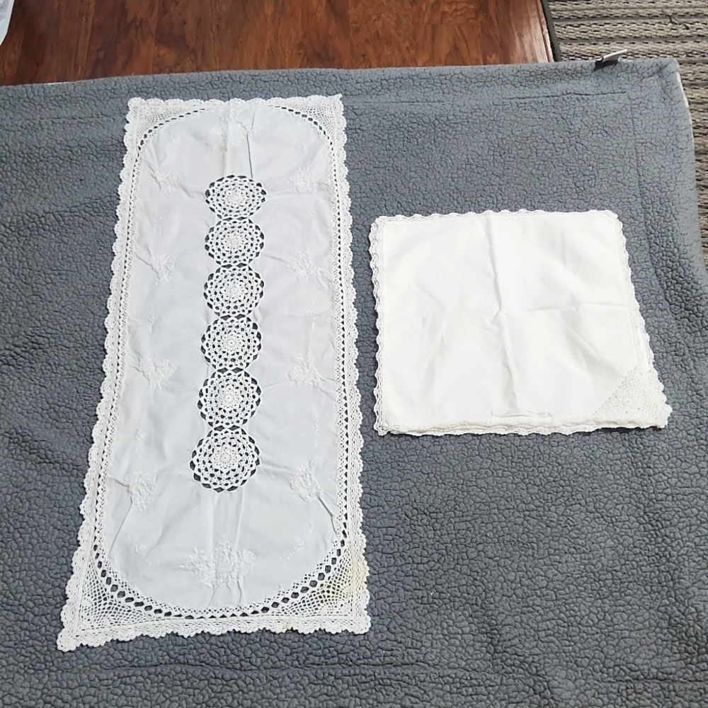 Vintage white table runner with 3 cloth napkins 100% cotton